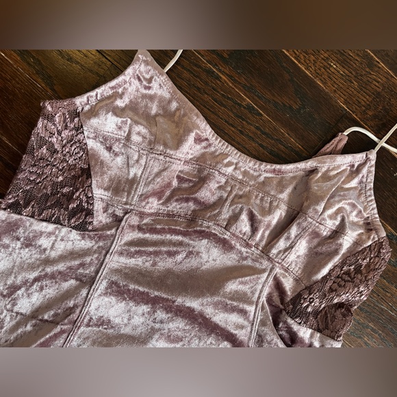 Boho Velvet Chemise in Mauve - Picture 6 of 11